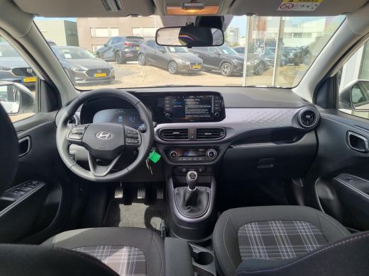 Hyundai i10 1.0 Premium | Climate Control | Cruise Control | Achteruitrijcamera | Navigatie | Apple Carplay | ActivLease financial lease