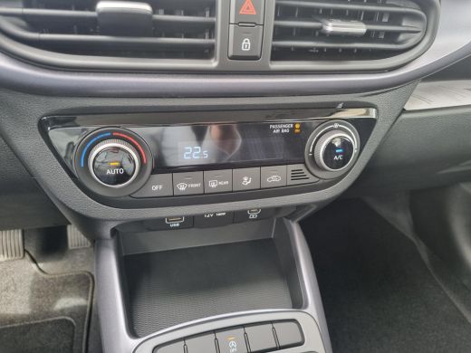 Hyundai i10 1.0 Premium | Climate Control | Cruise Control | Achteruitrijcamera | Navigatie | Apple Carplay | ActivLease financial lease