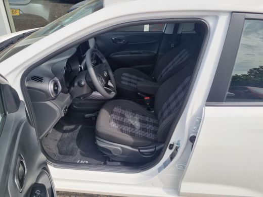 Hyundai i10 1.0 Premium | Climate Control | Cruise Control | Achteruitrijcamera | Navigatie | Apple Carplay | ActivLease financial lease