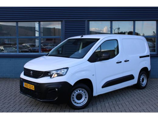Peugeot Partner 1.5 100 PK | 3-ZITS | 2X SCHUIFDEUR | TREKHAAK Peugeot Partner 1.5 100 PK | 3-ZITS | 2X SCHUIFDEUR | TREKHAAK