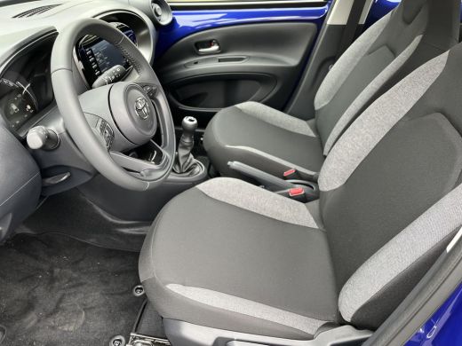 Toyota Aygo X 1.0 VVT-i MT Play Toyota Aygo X 1.0 VVT-i MT play | Demonstratie auto | CarPlay | Android Auto | ACC ActivLease financial lease
