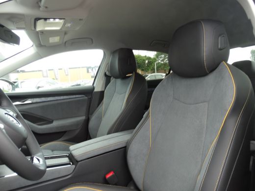 Skoda Superb ŠKODA First Edition | Achteruitrijcamera | Climatronic, elektronische airconditioning met 3 klima... ActivLease financial lease