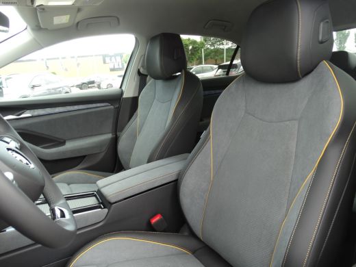 Skoda Superb ŠKODA First Edition | Achteruitrijcamera | Climatronic, elektronische airconditioning met 3 klima... ActivLease financial lease