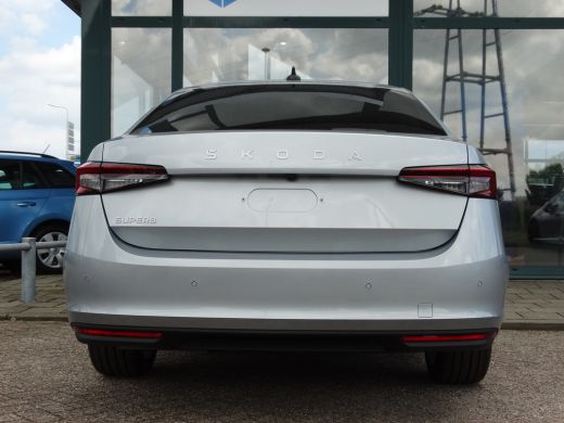 Skoda Superb ŠKODA First Edition | Achteruitrijcamera | Climatronic, elektronische airconditioning met 3 klima... ActivLease financial lease