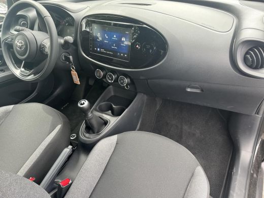Toyota Aygo X 1.0 VVT-i MT Play Toyota Aygo X 1.0 VVT-i MT play | Night Sky Black metallic | Demonstratie auto | ActivLease financial lease