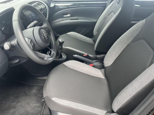 Toyota Aygo X 1.0 VVT-i MT Play Toyota Aygo X 1.0 VVT-i MT play | Night Sky Black metallic | Demonstratie auto | ActivLease financial lease