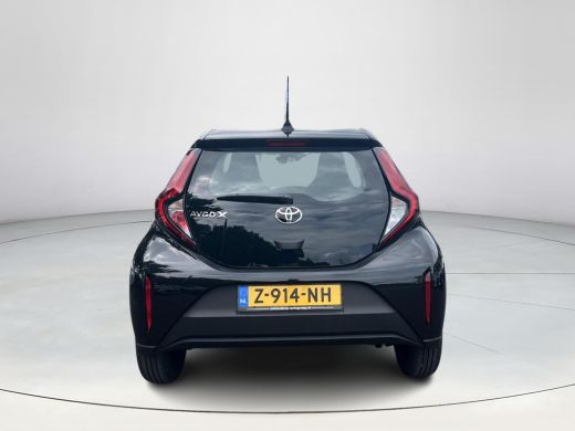 Toyota Aygo X 1.0 VVT-i MT Play Toyota Aygo X 1.0 VVT-i MT play | Night Sky Black metallic | Demonstratie auto | ActivLease financial lease