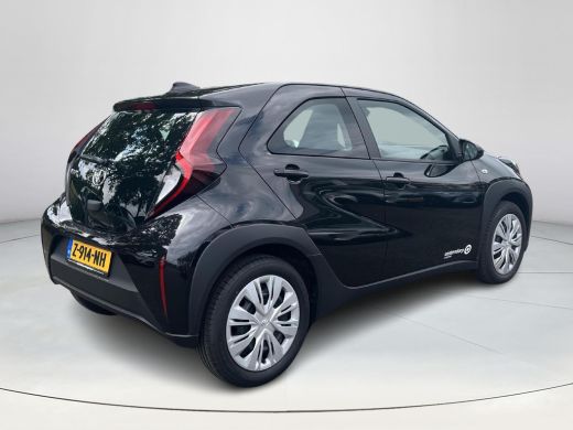 Toyota Aygo X 1.0 VVT-i MT Play Toyota Aygo X 1.0 VVT-i MT play | Night Sky Black metallic | Demonstratie auto | ActivLease financial lease