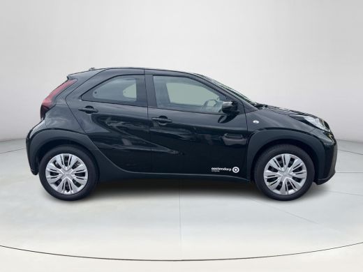 Toyota Aygo X 1.0 VVT-i MT Play Toyota Aygo X 1.0 VVT-i MT play | Night Sky Black metallic | Demonstratie auto | ActivLease financial lease