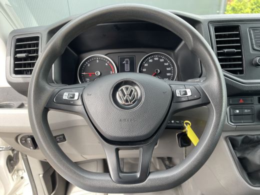 Volkswagen Crafter 2.0 TDI 177 PK / L3H2 / AIRCO / 3.000 KG AHG / BIJRIJDERSBANK / STANDKACHEL / TREKHAAK ActivLease financial lease