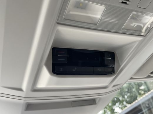 Volkswagen Crafter 2.0 TDI 177 PK / L3H2 / AIRCO / 3.000 KG AHG / BIJRIJDERSBANK / STANDKACHEL / TREKHAAK ActivLease financial lease