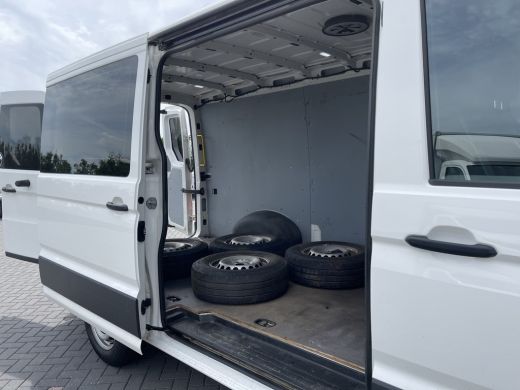 Volkswagen Crafter 2.0 TDI 177 PK / L3H2 / AIRCO / 3.000 KG AHG / BIJRIJDERSBANK / STANDKACHEL / TREKHAAK ActivLease financial lease