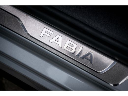 Skoda Fabia ŠKODA Monte Carlo | Achteruitrijcamera | Cruise control met speedlimiter | Interieur "Monte Carlo... ActivLease financial lease