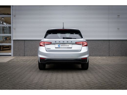 Skoda Fabia ŠKODA Monte Carlo | Achteruitrijcamera | Cruise control met speedlimiter | Interieur "Monte Carlo... ActivLease financial lease