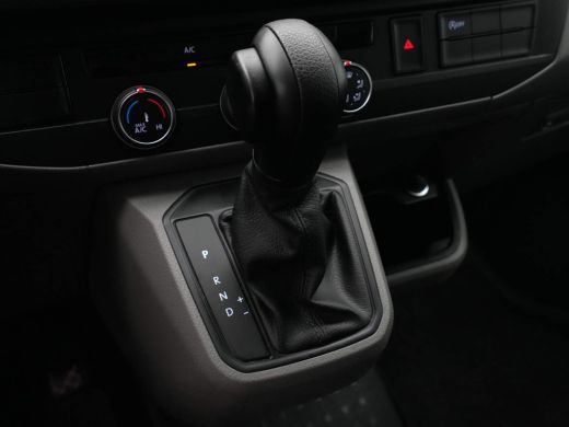 Volkswagen Transporter 2.0 TDI L2H1 150pk DSG DC Comfortline Navi via App Pdc Trekhaak Airco ActivLease financial lease