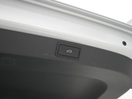 Skoda Karoq 1.0 TSI 110pk Business Edition Leer/alcantara Navigatie Clima Cruise Elek. Klep 237 ActivLease financial lease