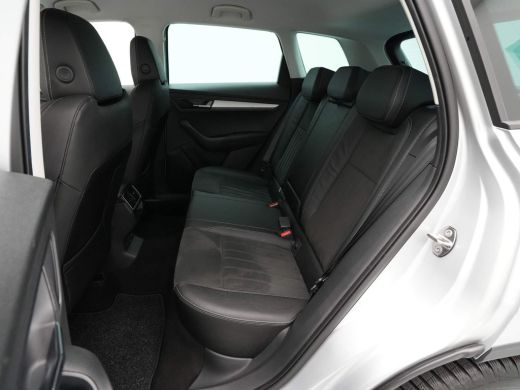 Skoda Karoq 1.0 TSI 110pk Business Edition Leer/alcantara Navigatie Clima Cruise Elek. Klep 237 ActivLease financial lease