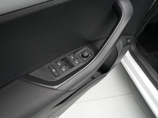 Skoda Karoq 1.0 TSI 110pk Business Edition Leer/alcantara Navigatie Clima Cruise Elek. Klep 237 ActivLease financial lease