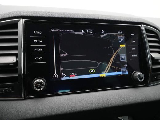 Skoda Karoq 1.0 TSI 110pk Business Edition Leer/alcantara Navigatie Clima Cruise Elek. Klep 237 ActivLease financial lease