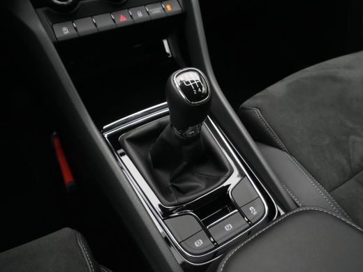 Skoda Karoq 1.0 TSI 110pk Business Edition Leer/alcantara Navigatie Clima Cruise Elek. Klep 237 ActivLease financial lease