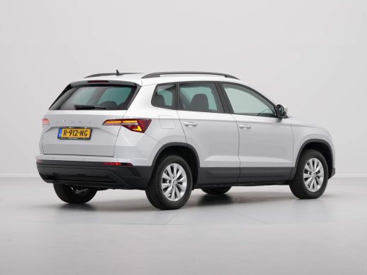 Skoda Karoq 1.0 TSI 110pk Business Edition Leer/alcantara Navigatie Clima Cruise Elek. Klep 237 ActivLease financial lease