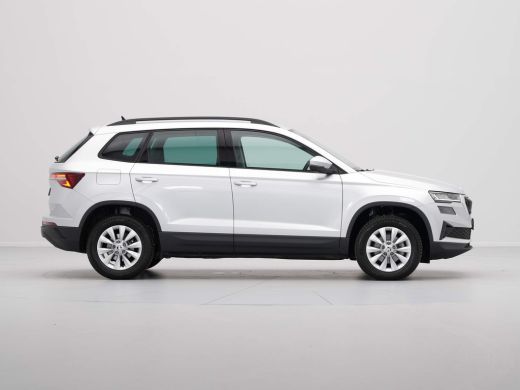 Skoda Karoq 1.0 TSI 110pk Business Edition Leer/alcantara Navigatie Clima Cruise Elek. Klep 237 ActivLease financial lease