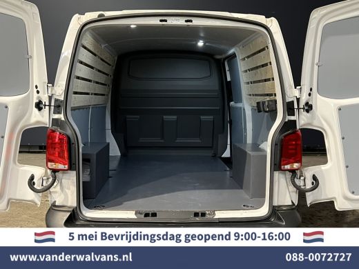 Volkswagen Transporter 2.0 TDI L2H1 Fabrieksgarantie Euro6 Airco | Apple Carplay | Trekhaak | Cruisecontrol Android Auto... ActivLease financial lease