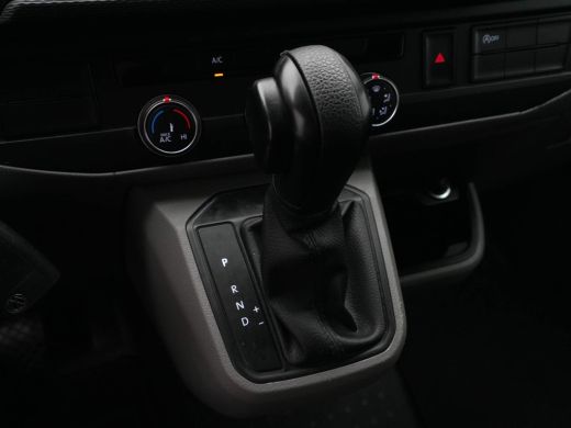 Volkswagen Transporter 2.0 TDI L2H1 150pk DSG DC Comfortline Navi via App Pdc Trekhaak Airco ActivLease financial lease