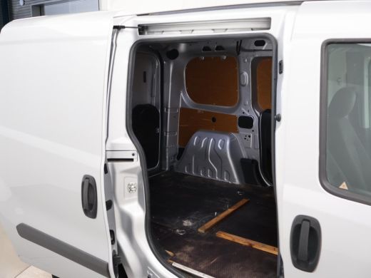 Opel Combo 1.3 CDTi 95 PK L1H1 SPORT EURO 6 + LMV / TREKHAAK / AIRCO / CRUISE / SCHUIFDEUR ActivLease financial lease