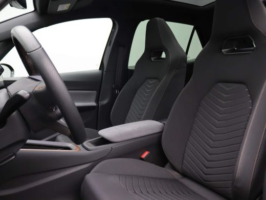 Seat Born Business 62 kWh 231 PK Warmtepomp, Panoramadak, achteruitrijcamera, stuur/stoelverwarming, keyles... ActivLease financial lease