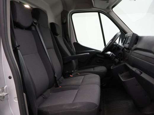 Renault Master 2.3 dCi 135 PK L1H1 WORK EDITION + CAMERA / TREKHAAK / NAVIGATIE / CLIMATE / CRUISE / DAB+ ActivLease financial lease