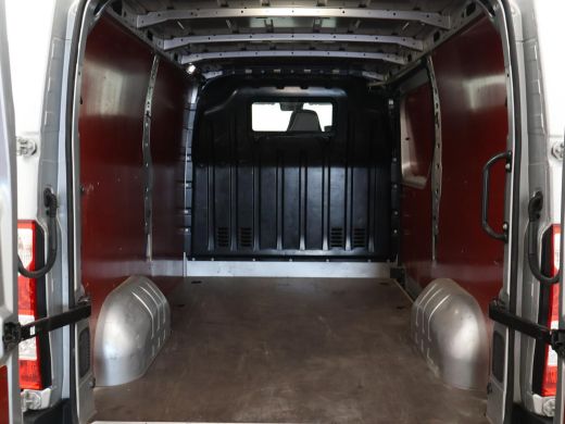 Renault Master 2.3 dCi 135 PK L1H1 WORK EDITION + CAMERA / TREKHAAK / NAVIGATIE / CLIMATE / CRUISE / DAB+ ActivLease financial lease