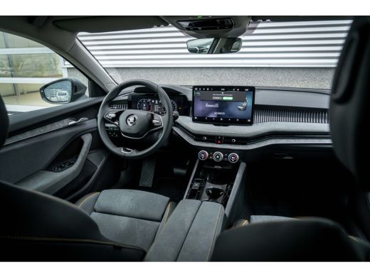 Skoda Superb ŠKODA First Edition | Achteruitrijcamera | Climatronic, elektronische airconditioning met 3 klima... ActivLease financial lease