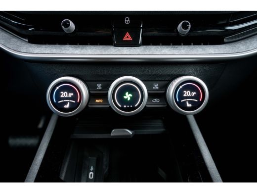 Skoda Superb ŠKODA First Edition | Achteruitrijcamera | Climatronic, elektronische airconditioning met 3 klima... ActivLease financial lease