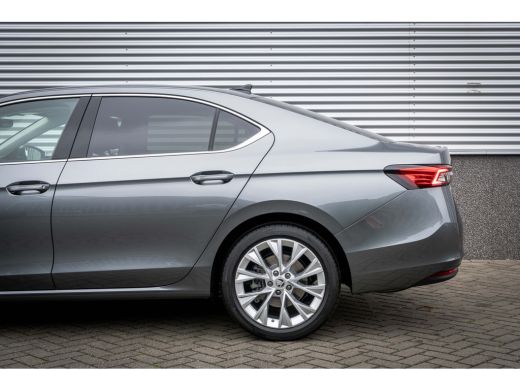 Skoda Superb ŠKODA First Edition | Achteruitrijcamera | Climatronic, elektronische airconditioning met 3 klima... ActivLease financial lease
