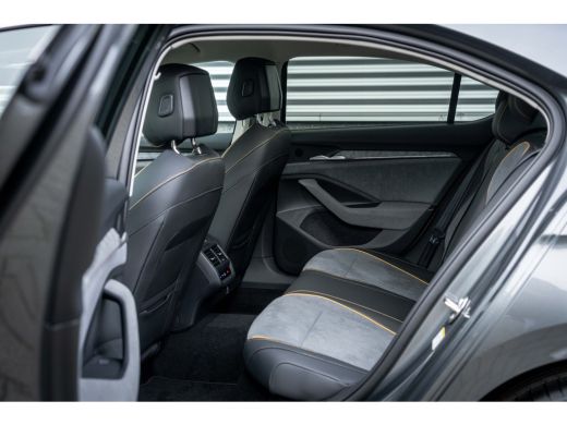 Skoda Superb ŠKODA First Edition | Achteruitrijcamera | Climatronic, elektronische airconditioning met 3 klima... ActivLease financial lease