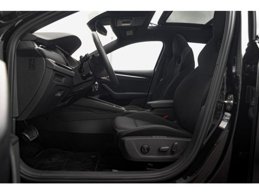 Skoda Octavia Combi Business Edition | Achteruitrijcamera | Chromen grille | Cruise control met speedlimiter ActivLease financial lease
