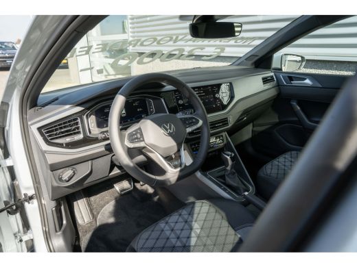 Volkswagen Polo Volkswagen R-Line Edition Inclusief €2000,- inruilvoordeel + €1000,- korting | 'App-Connect' draa... ActivLease financial lease