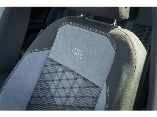 Volkswagen Polo Volkswagen R-Line Edition Inclusief €2000,- inruilvoordeel + €1000,- korting | 'App-Connect' draa... ActivLease financial lease