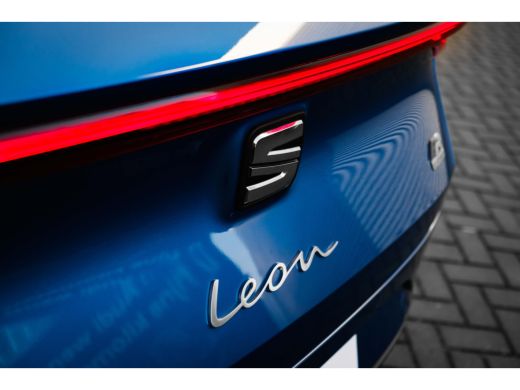 Seat Leon Sportstourer SEAT FR PHEV First Edition | Achteruitrijcamera | Automatisch dimmende binnenspiegel | Dakhemel u... ActivLease financial lease