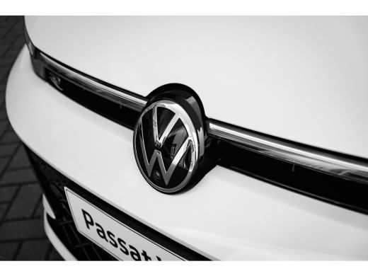 Volkswagen Passat Variant R-Line Edition | 'App-Connect' draadloze smartphone integratie | Afstandscontrolesysteem ... ActivLease financial lease