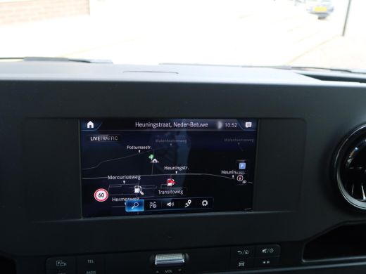 Mercedes Sprinter 319 3.0 CDI V6 190 PK AUT. L2H2 + 3500 KG TREKHAAK / ADAPTIVE CRUISE CONTROL / NAVIGATIE ActivLease financial lease