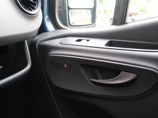 Mercedes Sprinter 319 3.0 CDI V6 190 PK AUT. L2H2 + 3500 KG TREKHAAK / ADAPTIVE CRUISE CONTROL / NAVIGATIE ActivLease financial lease