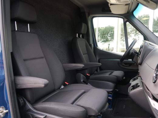 Mercedes Sprinter 319 3.0 CDI V6 190 PK AUT. L2H2 + 3500 KG TREKHAAK / ADAPTIVE CRUISE CONTROL / NAVIGATIE ActivLease financial lease