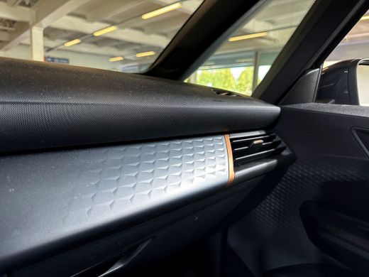 Seat Born Business 62 kWh 204pk / Warmtepomp / Navigatiesysteem / Stoelverwarming / Stuurverwarming ActivLease financial lease