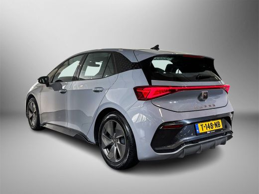 Seat Born Business 62 kWh 204pk / Warmtepomp / Navigatiesysteem / Stoelverwarming / Stuurverwarming ActivLease financial lease
