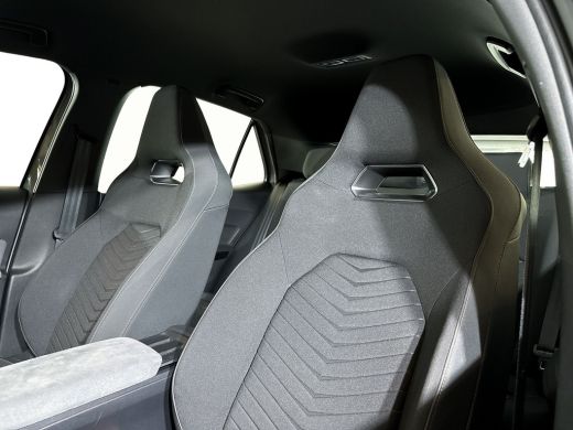 Seat Born Business 62 kWh 204pk / Warmtepomp / Navigatiesysteem / Stoelverwarming / Stuurverwarming ActivLease financial lease