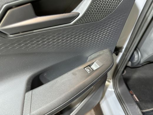 Seat Born Business 62 kWh 204pk / Warmtepomp / Navigatiesysteem / Stoelverwarming / Stuurverwarming ActivLease financial lease
