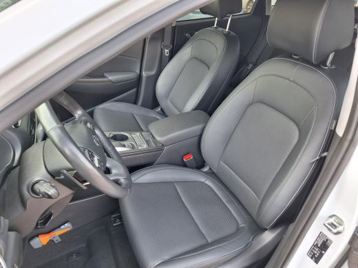Hyundai KONA EV Premium 64 kWh | Automaat | Navigatie | Cruise Control Adaptief | Climate Control | Parkeersen... ActivLease financial lease