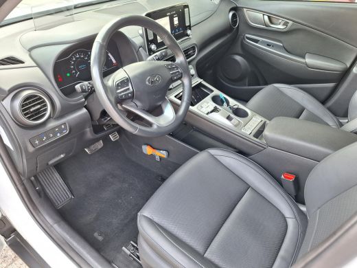 Hyundai KONA EV Premium 64 kWh | Automaat | Navigatie | Cruise Control Adaptief | Climate Control | Parkeersen... ActivLease financial lease